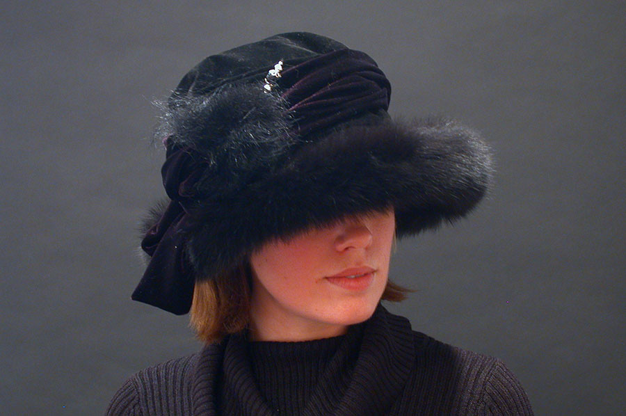 Tatiana Rakhmanina: Velvet Hat | Rendezvous Gallery
