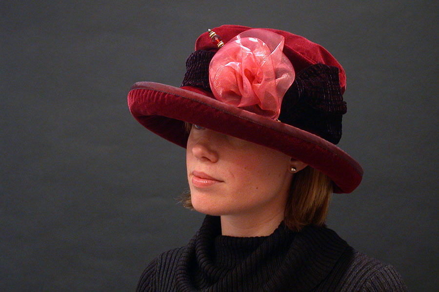 Tatiana Rakhmanina: Velvet Hat | Rendezvous Gallery